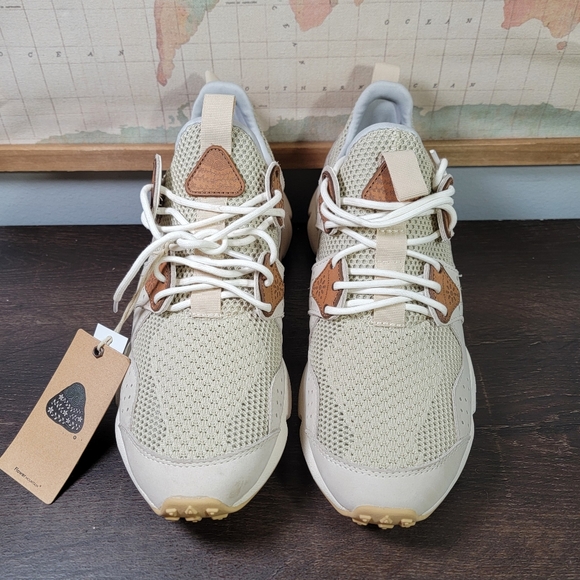 BRAND NEW Flower Mountain Premium Designer Sneaker Men's Size 11.0 - Picture 2 of 7